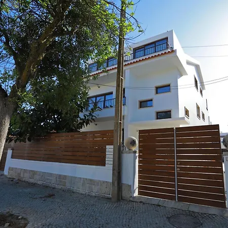 Octopus House Caparica 公寓