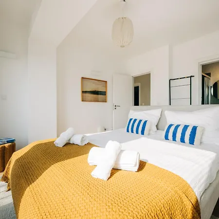 Octopus House Caparica * Costa de Caparica